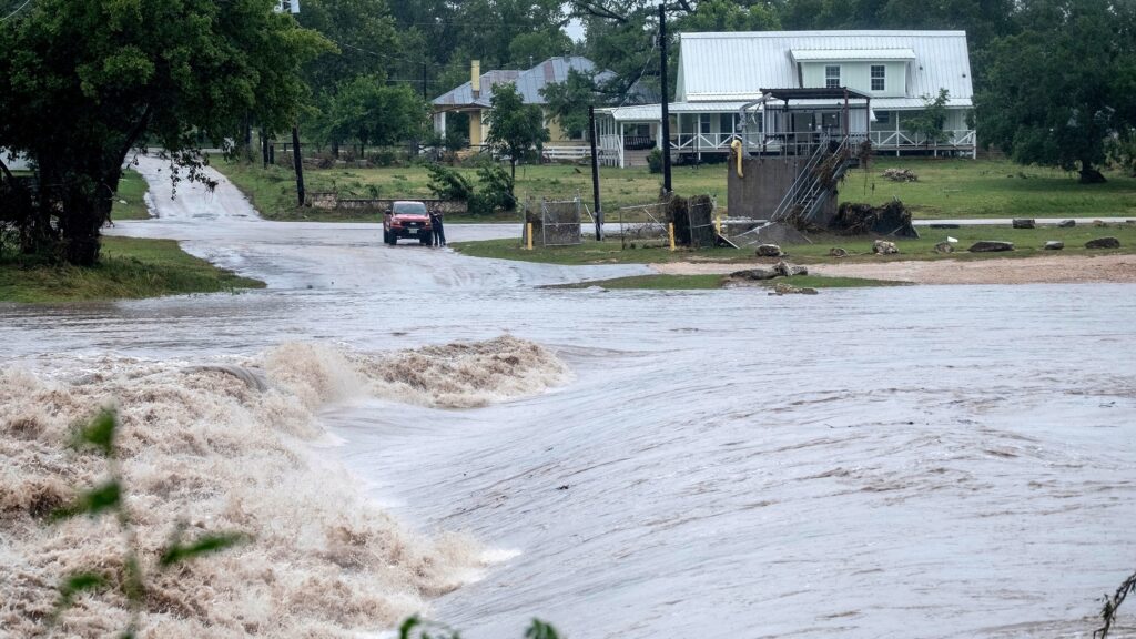 US News: Wildfires, ICE Controversy & Texas Floods 7 whats happening in the us in last 1 hours