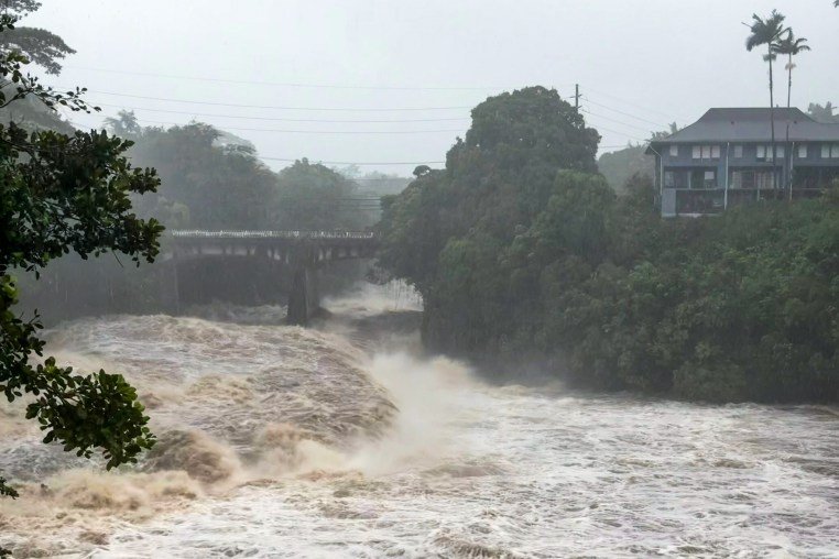 Hawaii Storm, Indiana Floods, & Political Moves 4 what's happening in the us